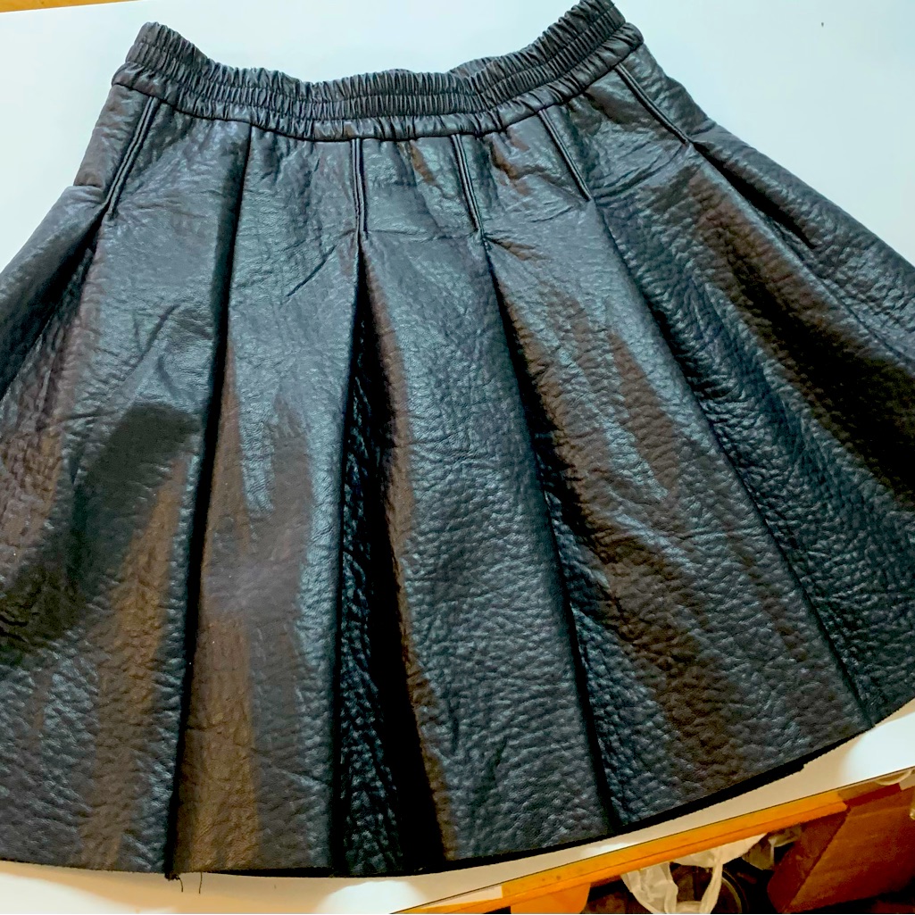 Previously Owned Ladies Black Faux Leather Pleated Skirt Size Small